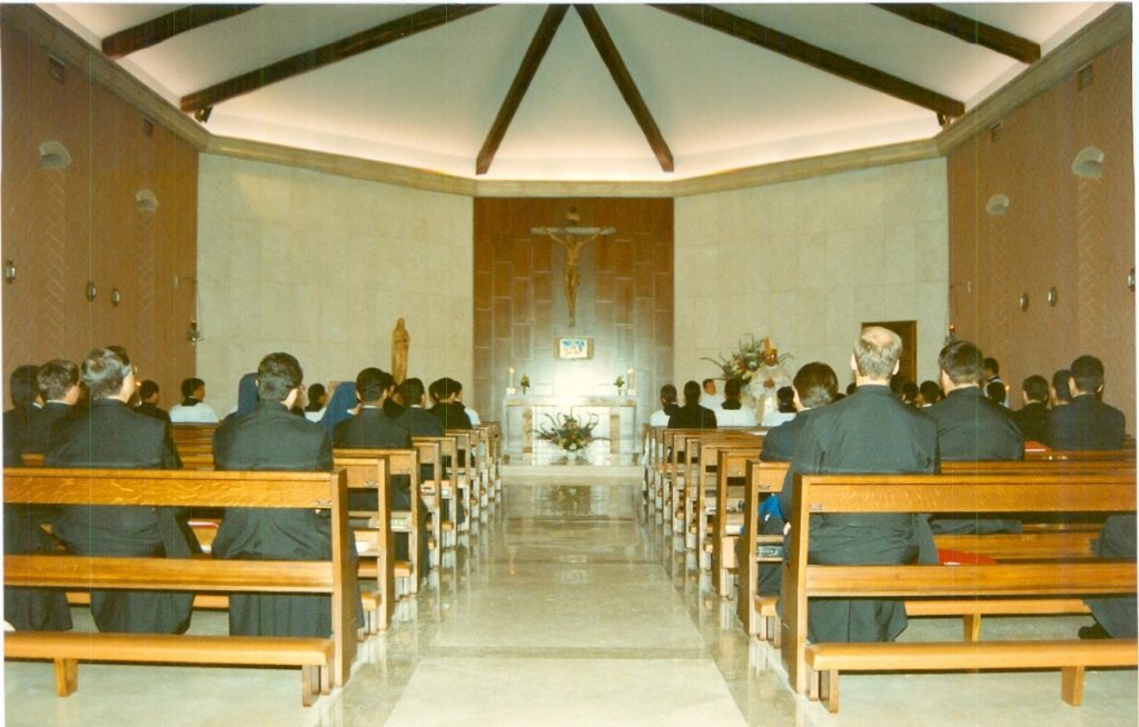 Capilla del PCIMME con las primeras generaciones de estudiantes