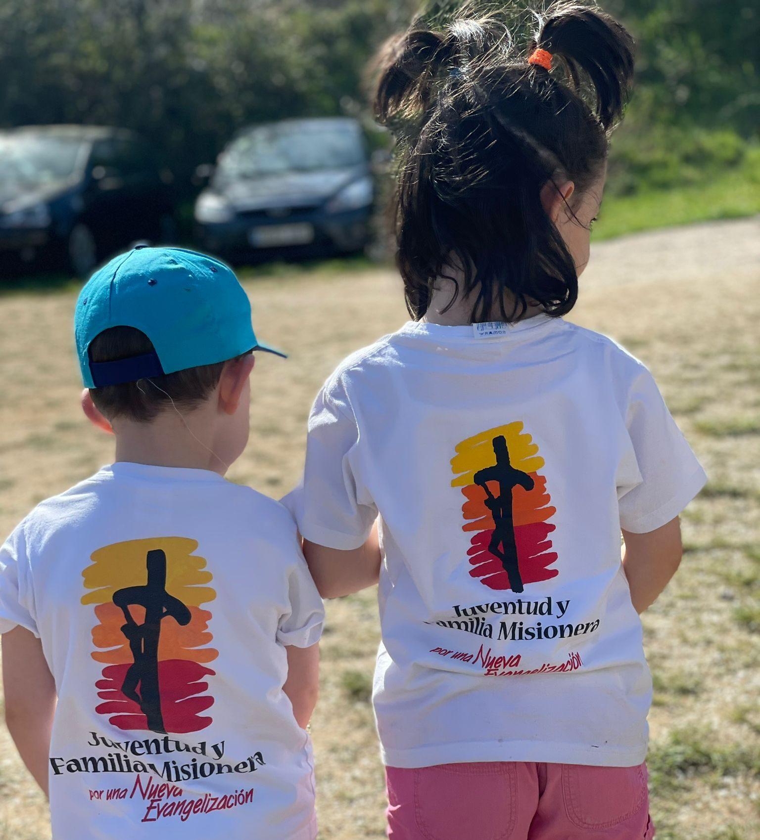 Los hijos de Gema y Luis, misioneros en El Bierzo.