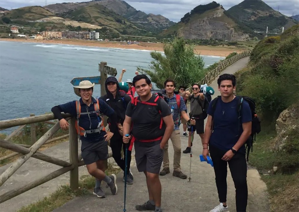 Los jóvenes que van de peregrinación a Santiago de Compostela