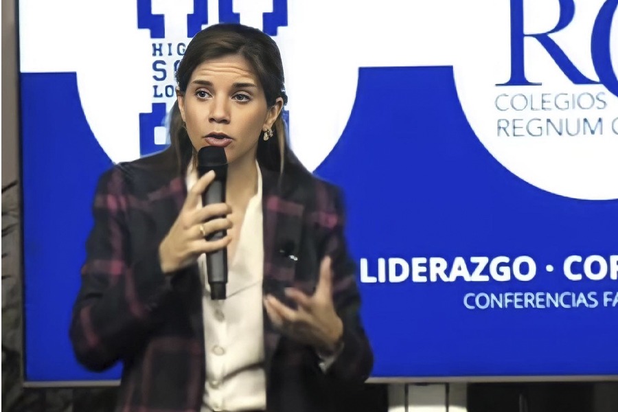 Marian Rojas en un momento de su intervención en Highlands School Los Fresnos