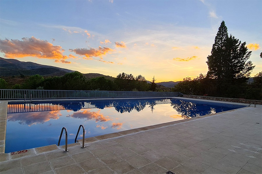 PIscina de Santa María del Monte casa del Regnum Christi