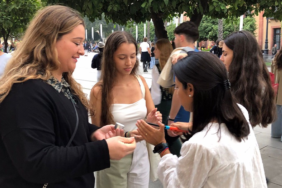 Luz en la noche, los jóvenes del Regnum Christi Sevilla retoman la actividad