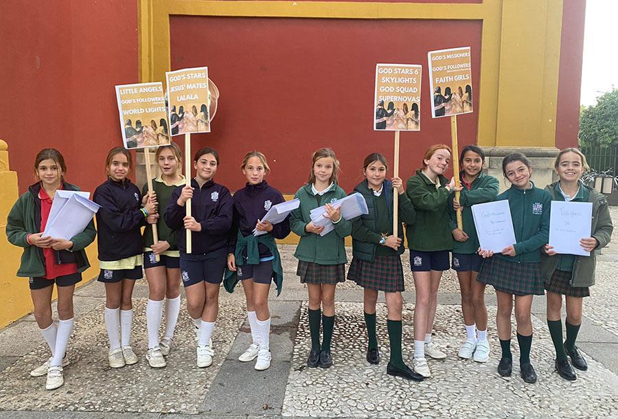 Misioneras de Canta y Baila preparadas para llevar a la gente al portal de Belén