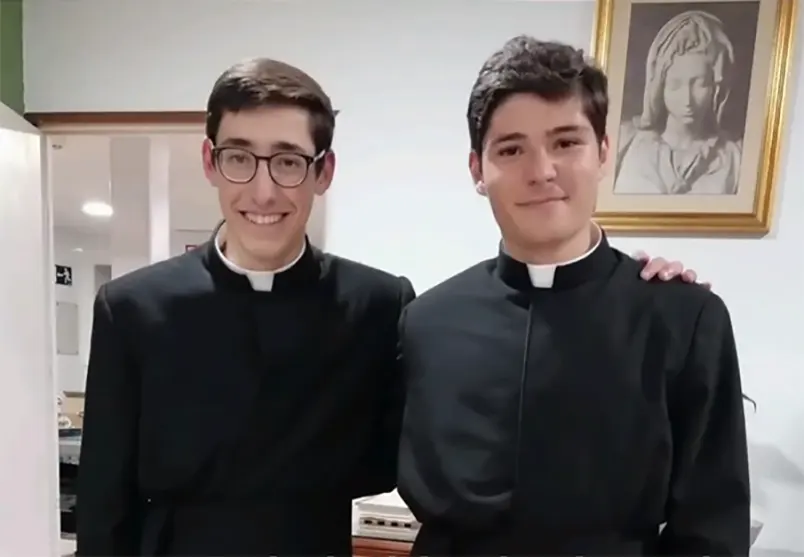 Javier e Ignacio con su hábito de legionario de Cristo