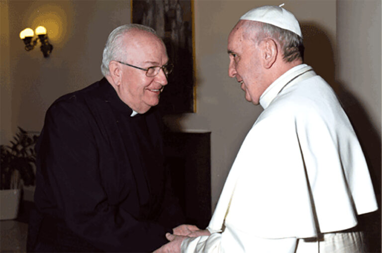 El Papa Francisco con el Cardenal Vérgez legionario de Cristo