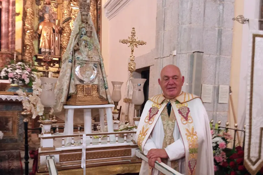 Párroco de Braojos, don Jorge González, acoge un año más a las familias de Familia Misionera