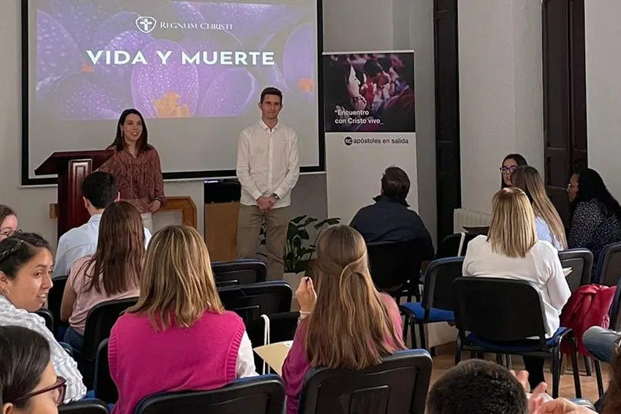 Congreso Vida y Muerte, Pablo y Elena en la introducción del Congreso Vida y Muerte