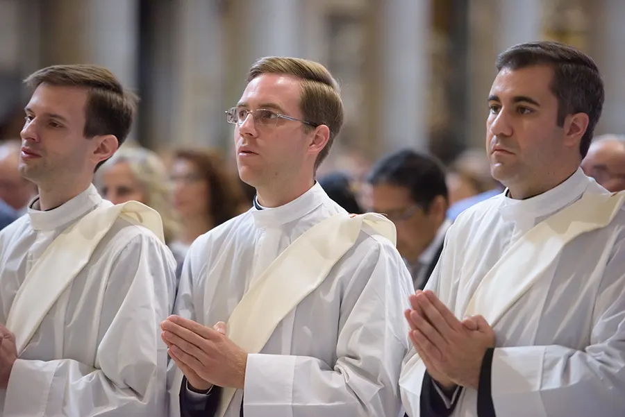 Los sacerdotes Blanchette y Lorenzo-Penalva h