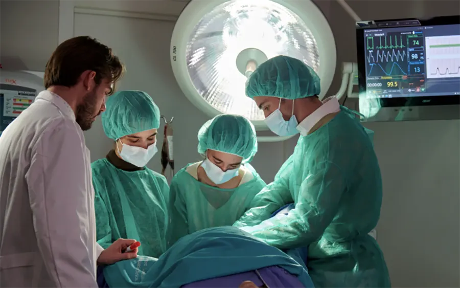 Clase de medicina en la Universidad Francisco de Vitoria ufv reconocida por la empleabilidad de sus alumnos