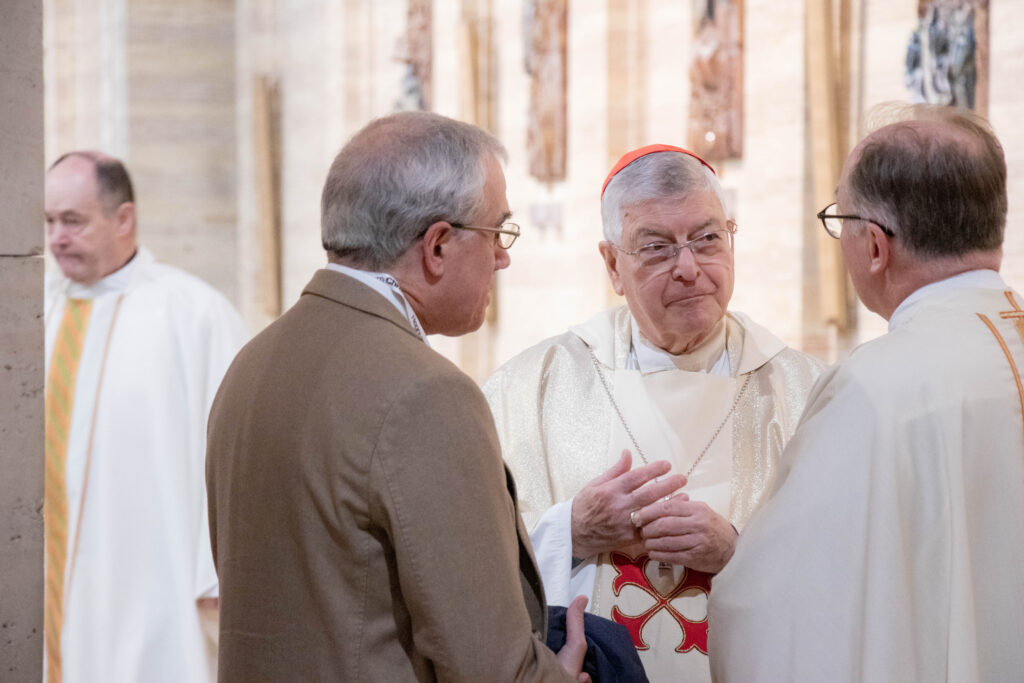 De izquierda a derecha, el P. Florencio Sácnhez, LC, Félix Gómez Rueda, el P. Gianfranco Ghirlanda y el P. John Connor, LC