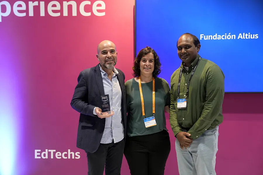 Altius recibe reconocimiento por parte de Amazon por trabajar contra la brecha digital