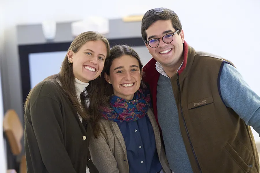 Jóvenes del Regnum Christi con la Iglesia