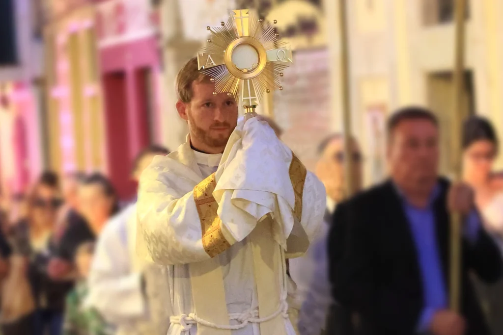 Procesion de Corpus Christi por las calles del barrio de Sarriá en Barcelona