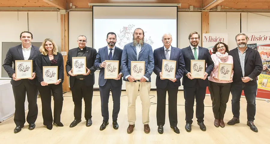 foto de familia premiados de la revista Misión