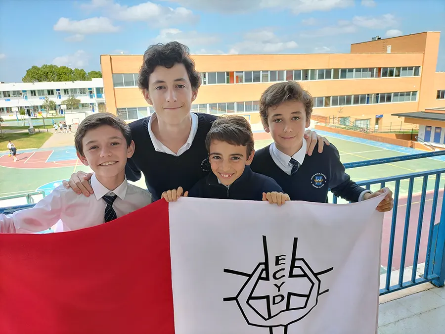 Del grupo de ellos tres con el responsable Alfonso Montes