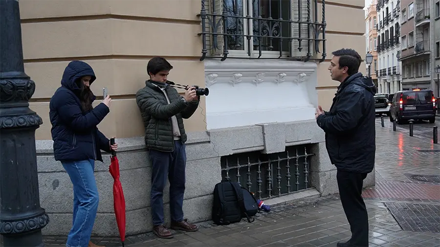 Durante la grabación de uno de los vídeos del P. Michael Canzian, L.C.