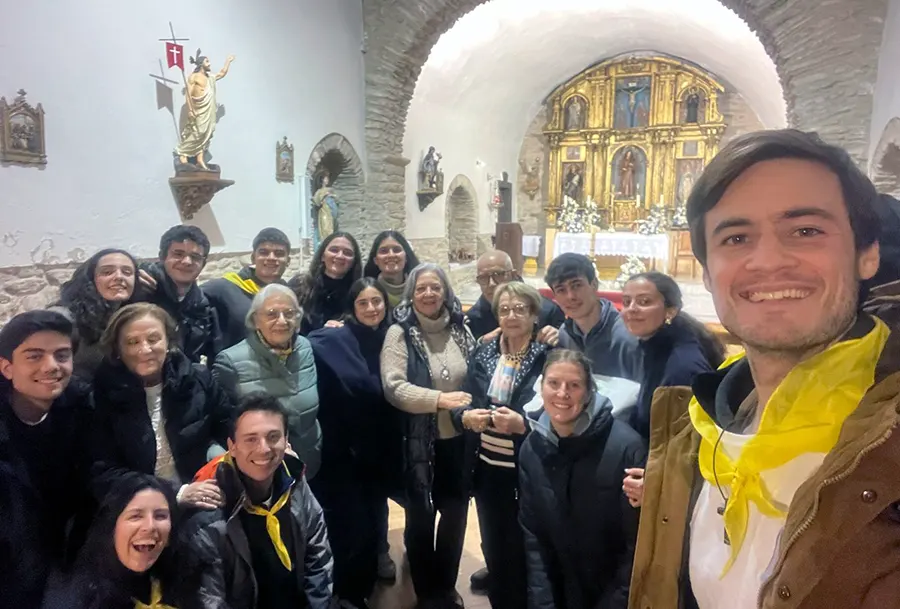 El grupo de misioneros en la parroquia del pueblo