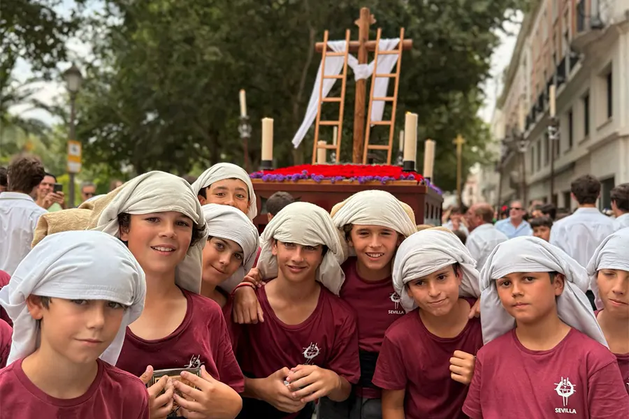 Cruz de Mayo del ecyd en Sevilla