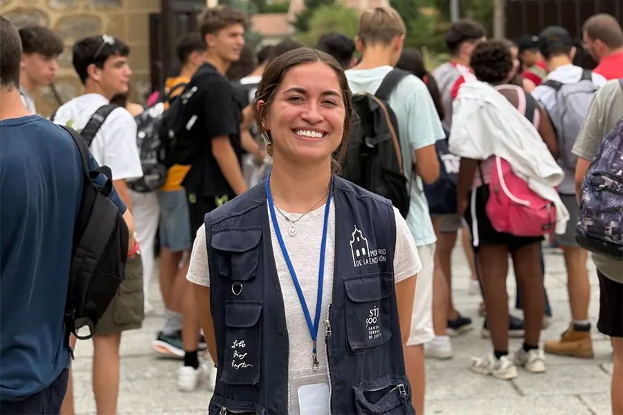 Sara, voluntaria en el monasterio de la Encarnación en Avila