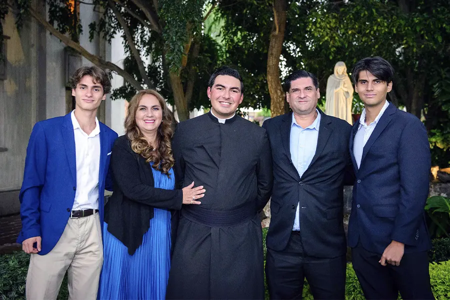 El H. Santiago con su familia