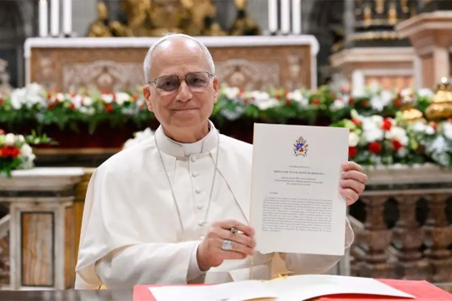 El Papa León XIV, tras firmar la exortación apostólica. Foto Vatican News