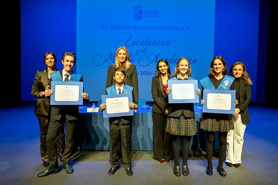 Everest reconocimientos académicos colegio del Regnum Christi